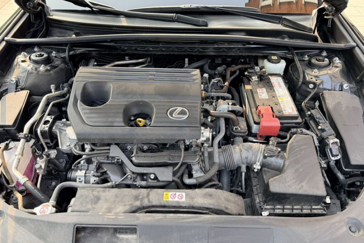 Used Lexus ES 2023 200 Excellence Edition Interior 12