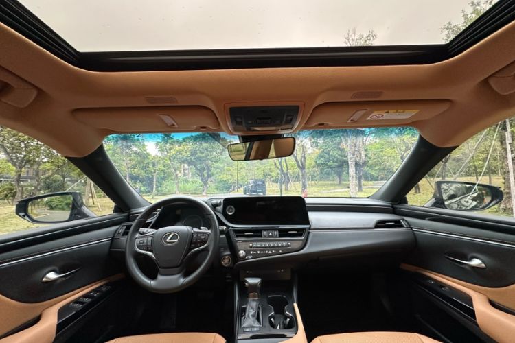 Used Lexus ES 2023 200 Excellence Edition Interior 2