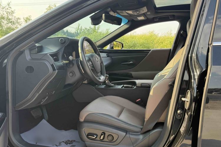 Used Lexus ES 2023 200 Excellence Edition Interior 2