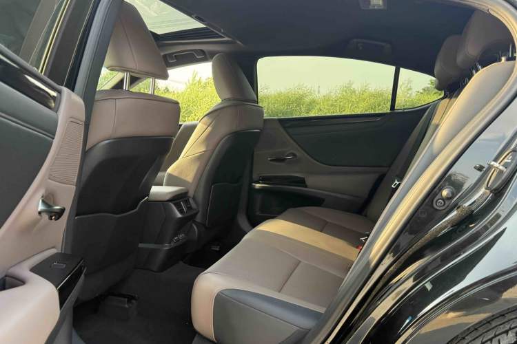 Used Lexus ES 2023 200 Excellence Edition Interior 3