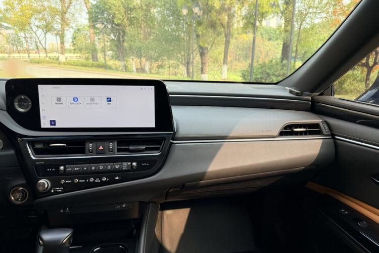 Used Lexus ES 2023 200 Excellence Edition Interior 3