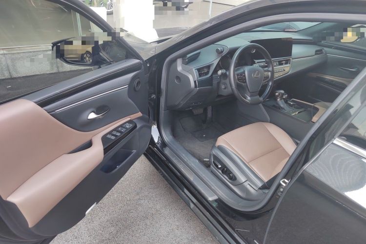 Used Lexus ES 2023 200 Excellence Edition Interior 3