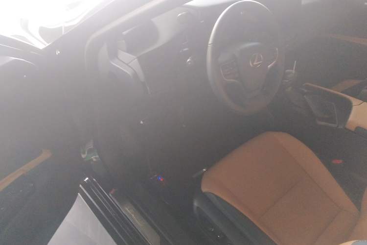 Used Lexus ES 2023 200 Excellence Edition Interior 3