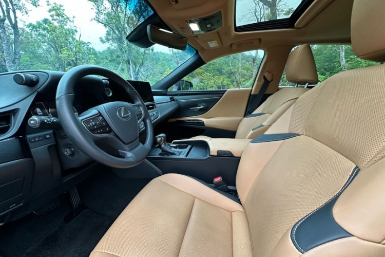 Used Lexus ES 2023 200 Excellence Edition Interior 4