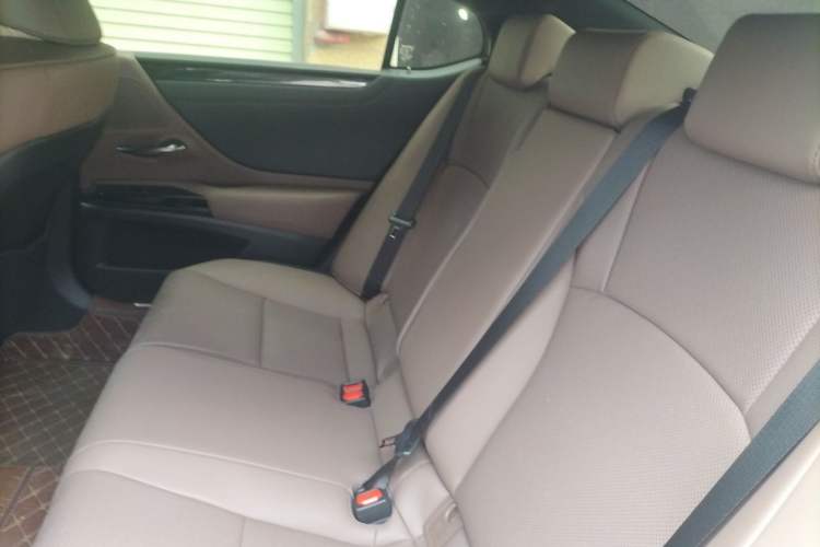 Used Lexus ES 2023 200 Excellence Edition Interior 4