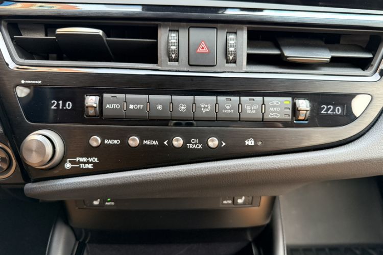 Used Lexus ES 2023 200 Excellence Edition Interior 4