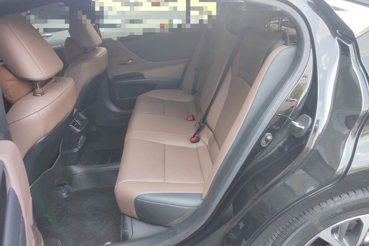 Used Lexus ES 2023 200 Excellence Edition Interior 4