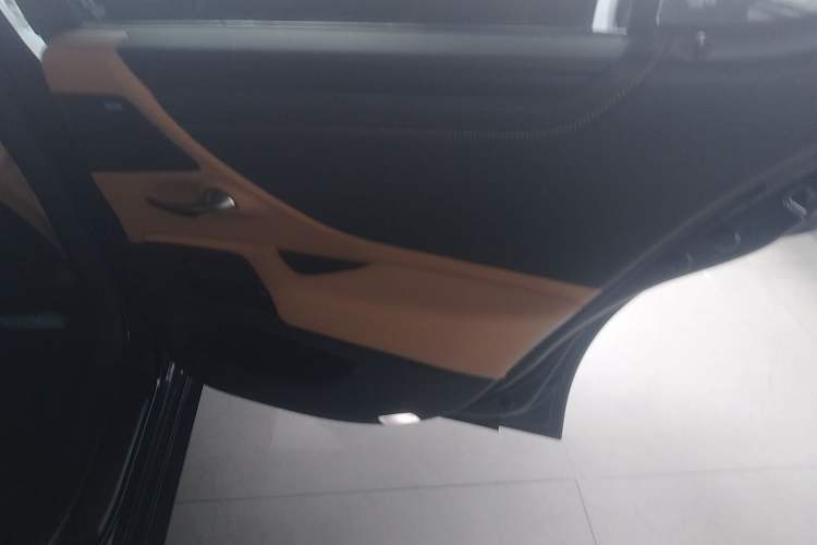 Used Lexus ES 2023 200 Excellence Edition Interior 6