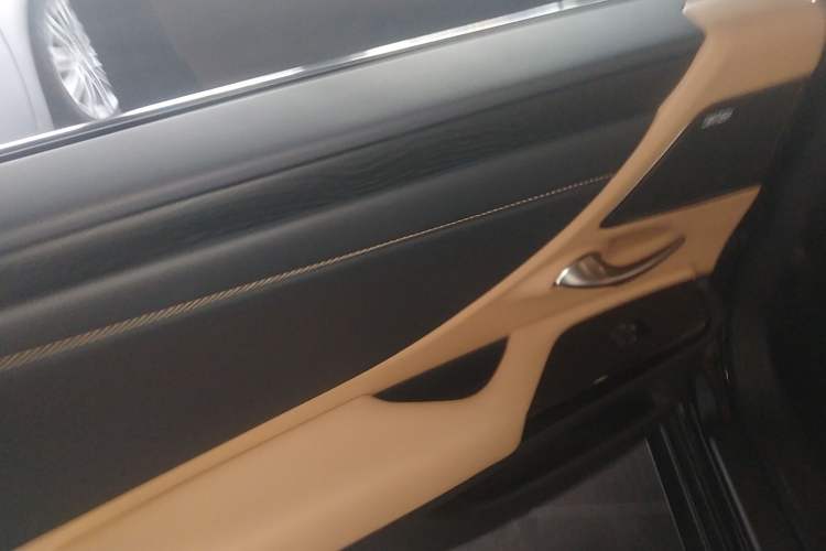 Used Lexus ES 2023 200 Excellence Edition Interior 8