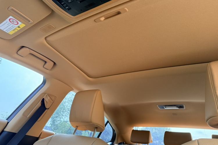 Used Lexus ES 2023 200 Excellence Edition Interior 9