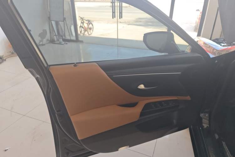 Used Lexus ES 2023 200 Excellence Edition Left Front Door Interior