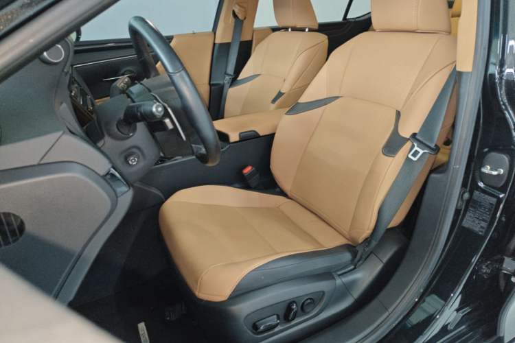 Used Lexus ES 2023 200 Excellence Edition Left Front Seat