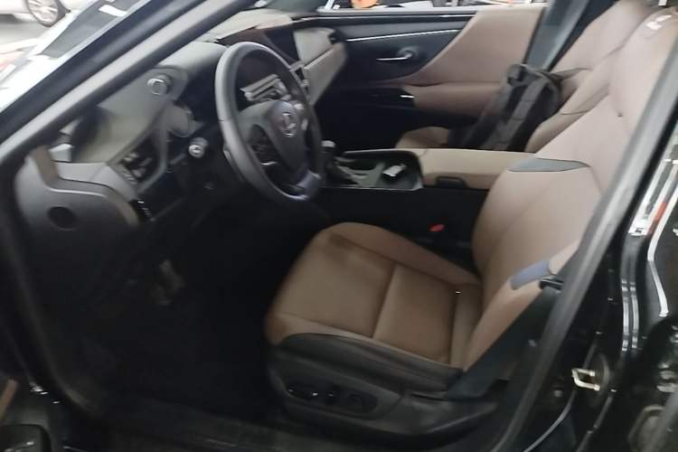 Used Lexus ES 2023 200 Excellence Edition Left Front Seat