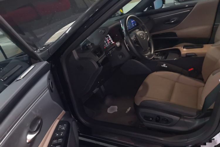 Used Lexus ES 2023 200 Excellence Edition Left Front Seat
