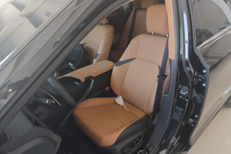 Used Lexus ES 2023 200 Excellence Edition Left Front Seat