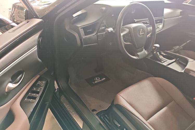Used Lexus ES 2023 200 Excellence Edition Left Front Seat