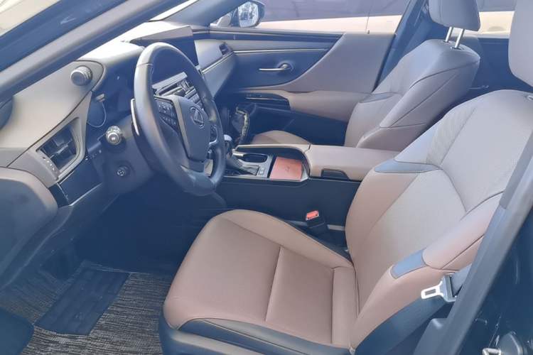 Used Lexus ES 2023 200 Excellence Edition Left Front Seat