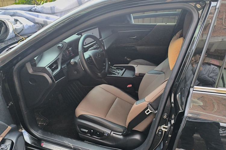 Used Lexus ES 2023 200 Excellence Edition Left Front Seat