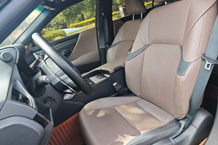 Used Lexus ES 2023 200 Excellence Edition Left Front Seat