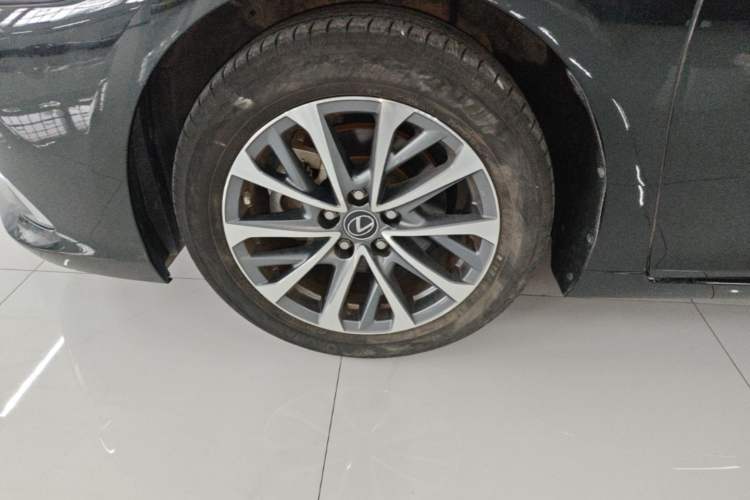 Used Lexus ES 2023 200 Excellence Edition Left Front Wheel Hub