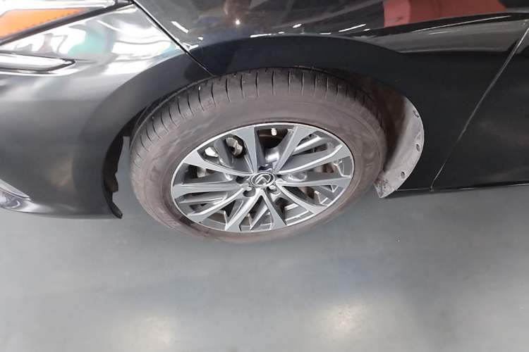 Used Lexus ES 2023 200 Excellence Edition Left Front Wheel Hub