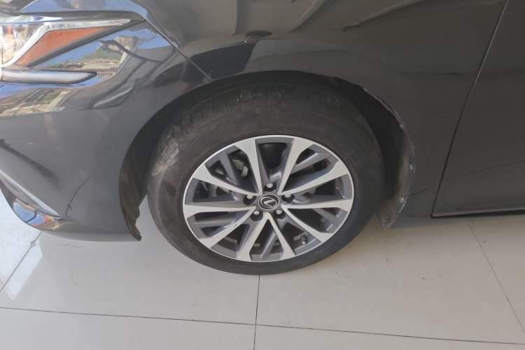 Used Lexus ES 2023 200 Excellence Edition Left Front Wheel Hub