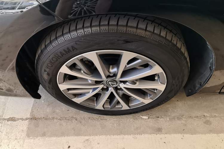 Used Lexus ES 2023 200 Excellence Edition Left Front Wheel Hub