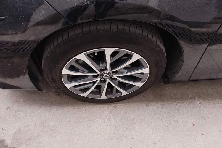 Used Lexus ES 2023 200 Excellence Edition Left Front Wheel Hub