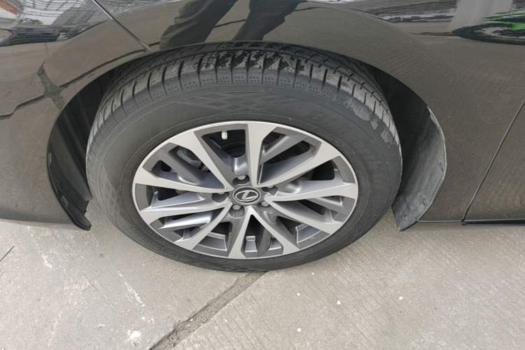 Used Lexus ES 2023 200 Excellence Edition Left Front Wheel Hub