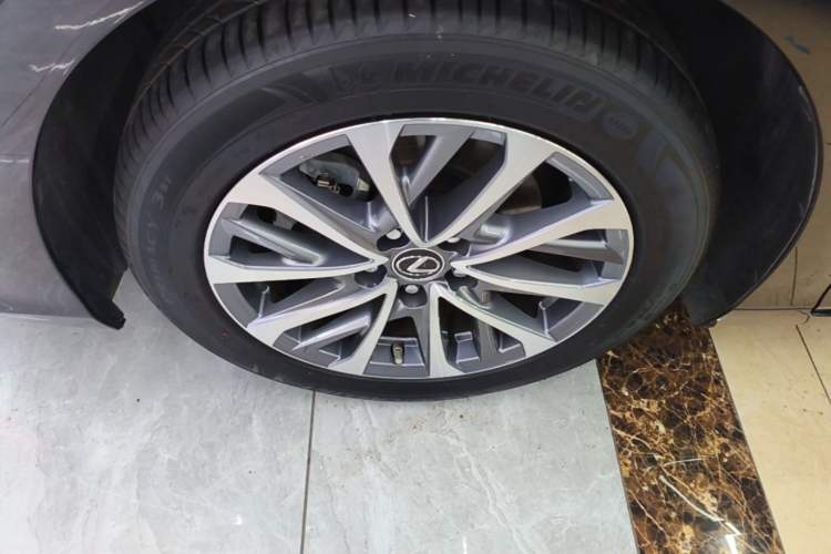 Used Lexus ES 2023 200 Excellence Edition Left Front Wheel Hub