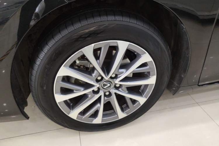Used Lexus ES 2023 200 Excellence Edition Left Front Wheel Hub