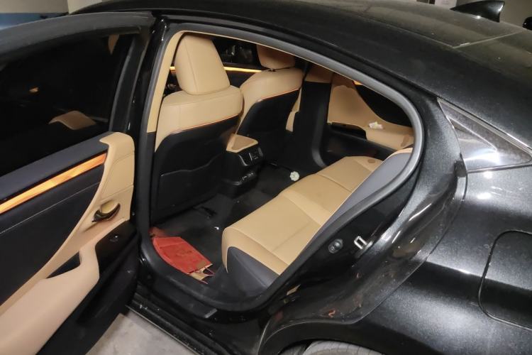 Used Lexus ES 2023 200 Excellence Edition Left Rear Seat