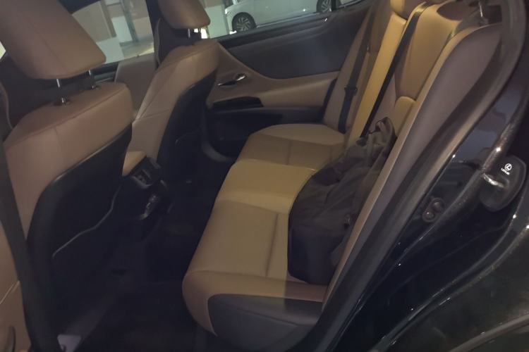 Used Lexus ES 2023 200 Excellence Edition Left Rear Seat