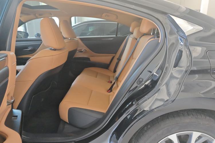 Used Lexus ES 2023 200 Excellence Edition Left Rear Seat