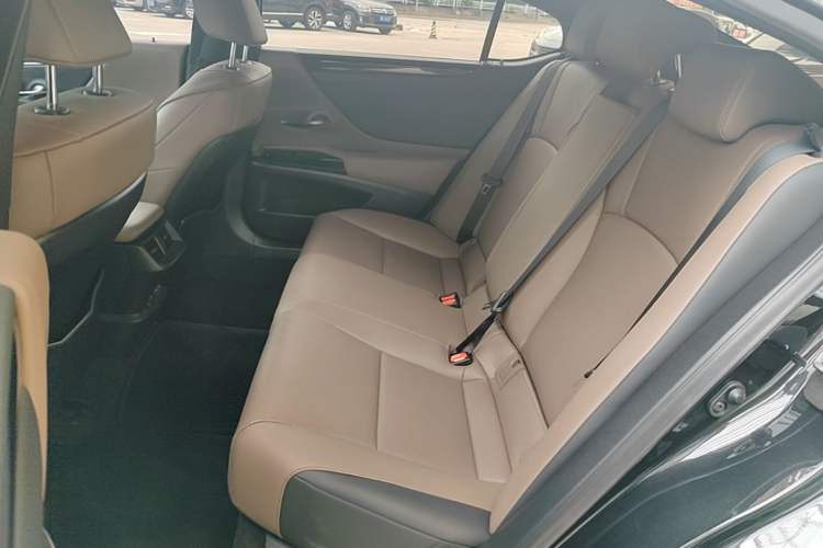 Used Lexus ES 2023 200 Excellence Edition Left Rear Seat