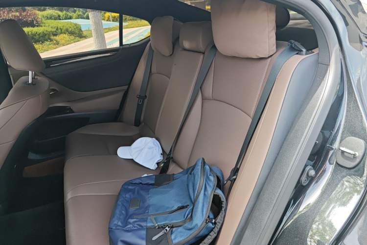 Used Lexus ES 2023 200 Excellence Edition Left Rear Seat