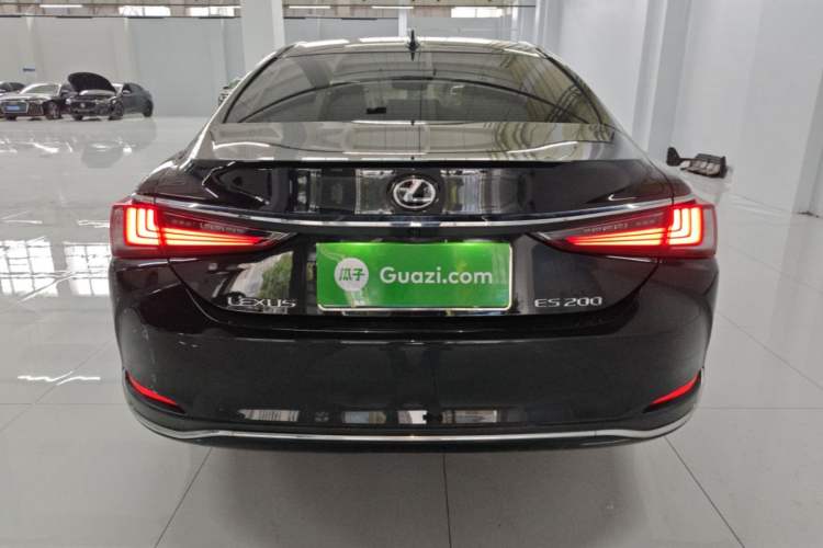 Used Lexus ES 2023 200 Excellence Edition Rear