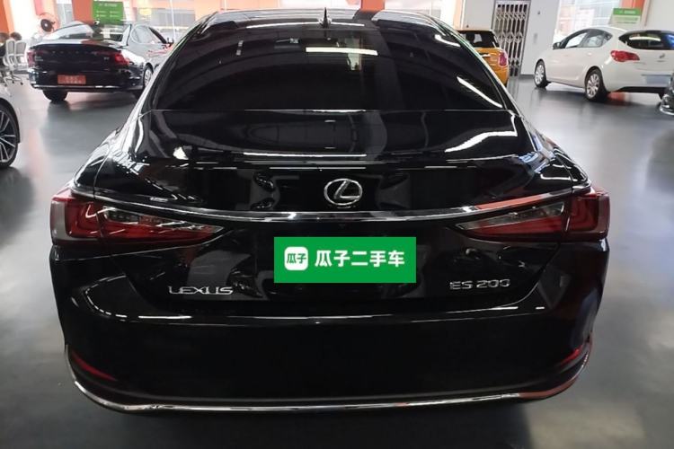 Used Lexus ES 2023 200 Excellence Edition Rear