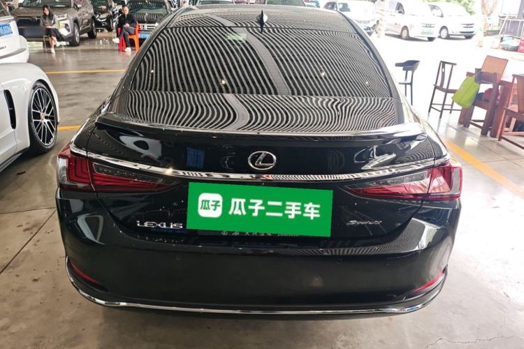 Used Lexus ES 2023 200 Excellence Edition Rear