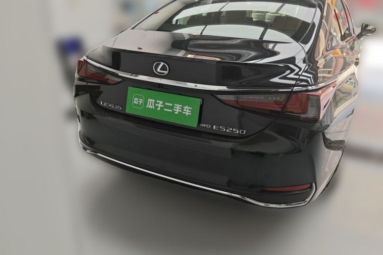 Used Lexus ES 2023 200 Excellence Edition Rear