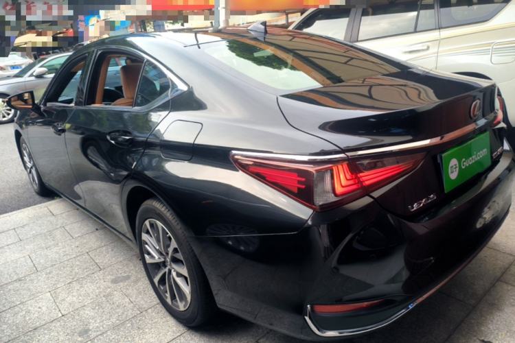 Used Lexus ES 2023 200 Excellence Edition Rear Left 45 Deg