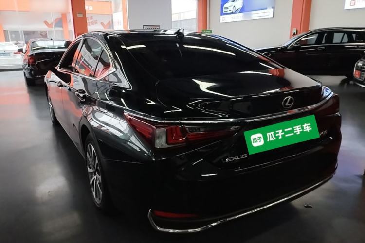 Used Lexus ES 2023 200 Excellence Edition Rear Left 45 Deg