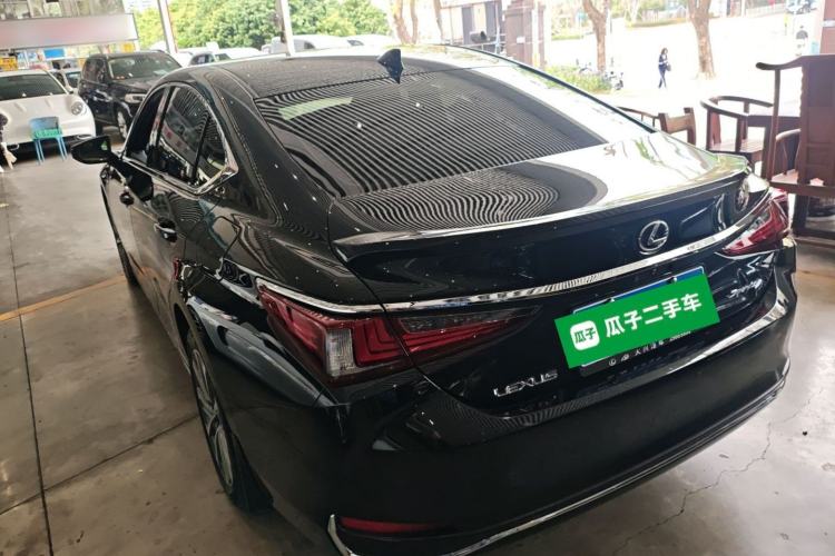 Used Lexus ES 2023 200 Excellence Edition Rear Left 45 Deg