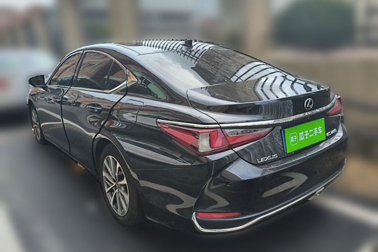 Used Lexus ES 2023 200 Excellence Edition Rear Left 45 Deg