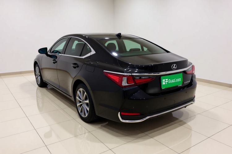 Used Lexus ES 2023 200 Excellence Edition Rear Left 45 Deg