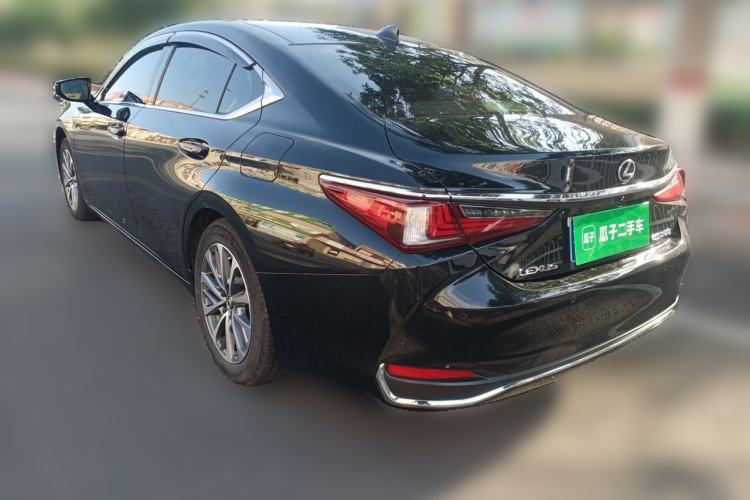 Used Lexus ES 2023 200 Excellence Edition Rear Left 45 Deg