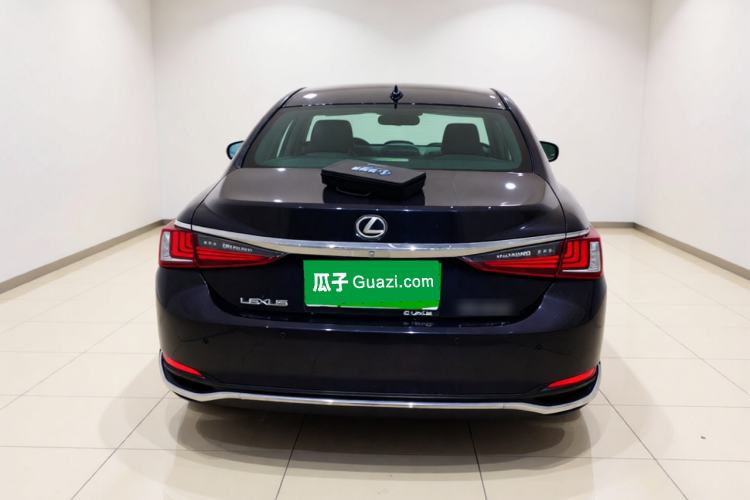 Used Lexus ES 2023 200 Excellence Edition Rear