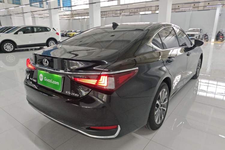 Used Lexus ES 2023 200 Excellence Edition Rear Right 45 Deg