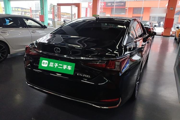 Used Lexus ES 2023 200 Excellence Edition Rear Right 45 Deg
