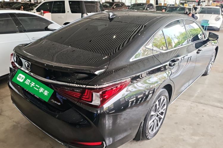 Used Lexus ES 2023 200 Excellence Edition Rear Right 45 Deg